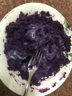 紫薯饼！不主动吃粗粮的娃爱吃的食物！的做法 步骤1