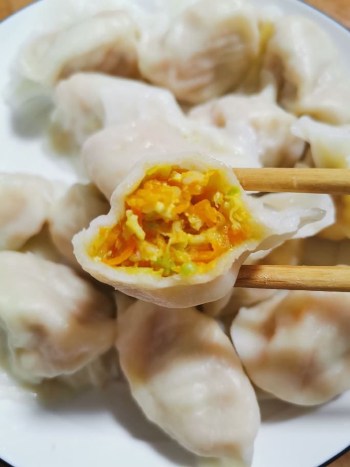 胡萝卜西葫芦鸡蛋虾仁饺子（超好吃的素馅饺子，含饺子皮教程）的做法