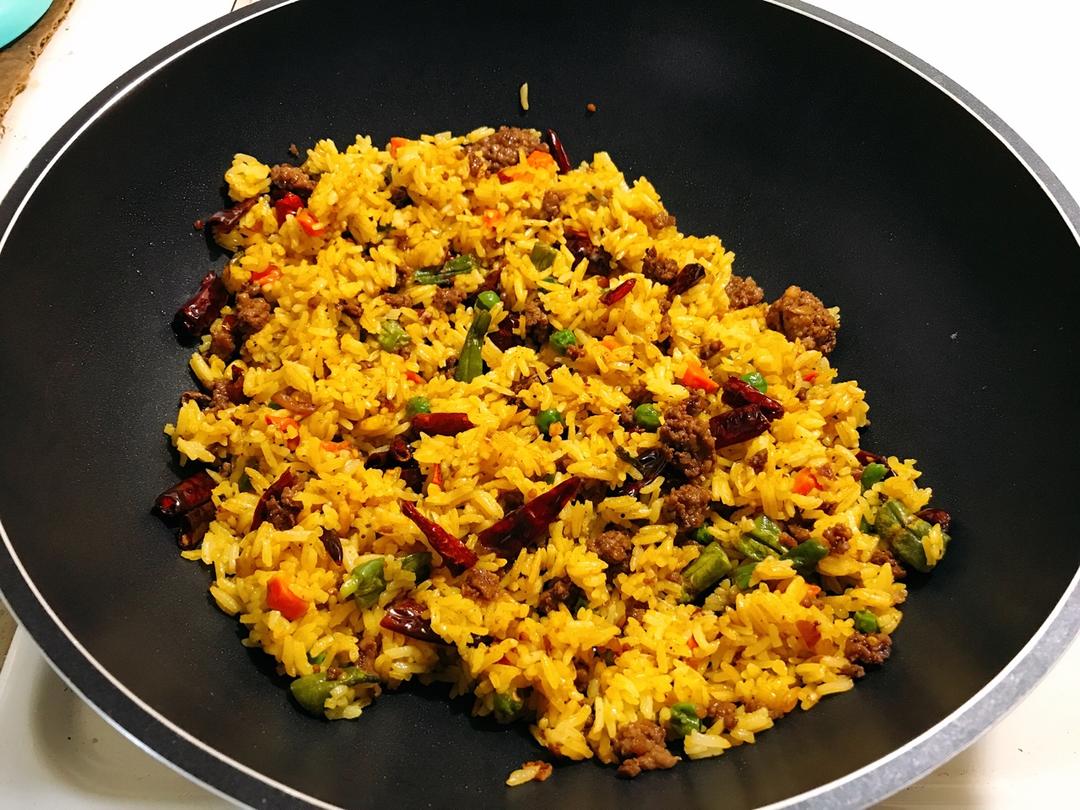 咖喱粒粒炒饭