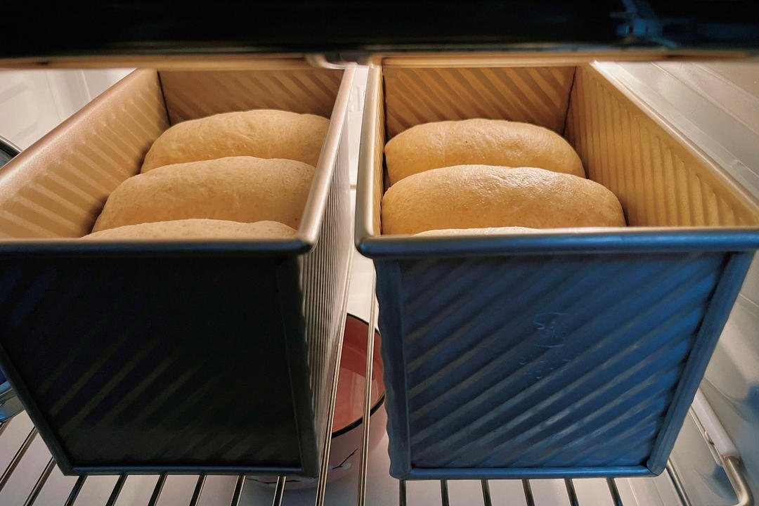 柔软的蜂蜜牛乳全麦吐司