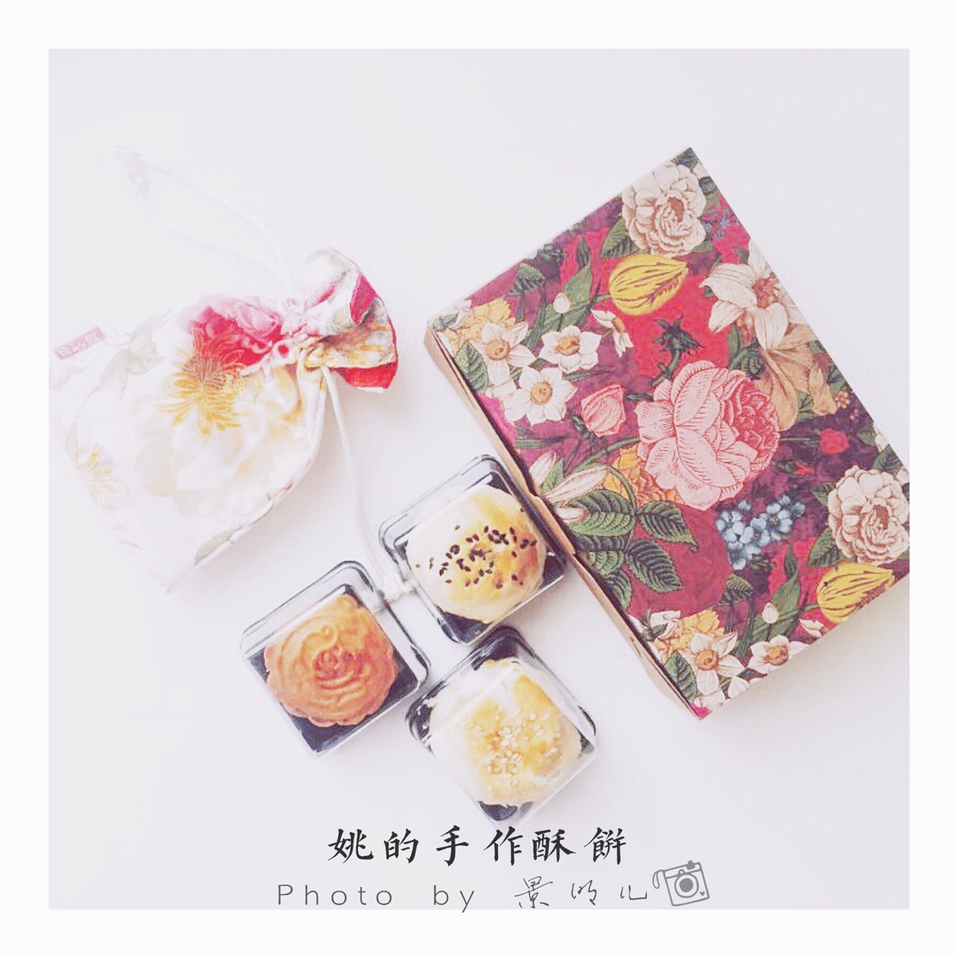 广式蛋黄莲蓉月饼
