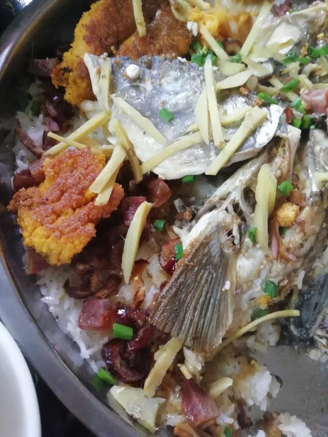 广式鲤鱼炊糯米饭的做法