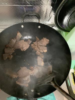 白菜烧牛肉的做法 步骤3