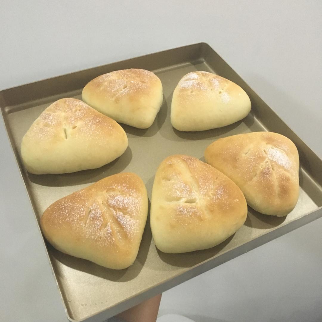 four4做的叶形香芋面包