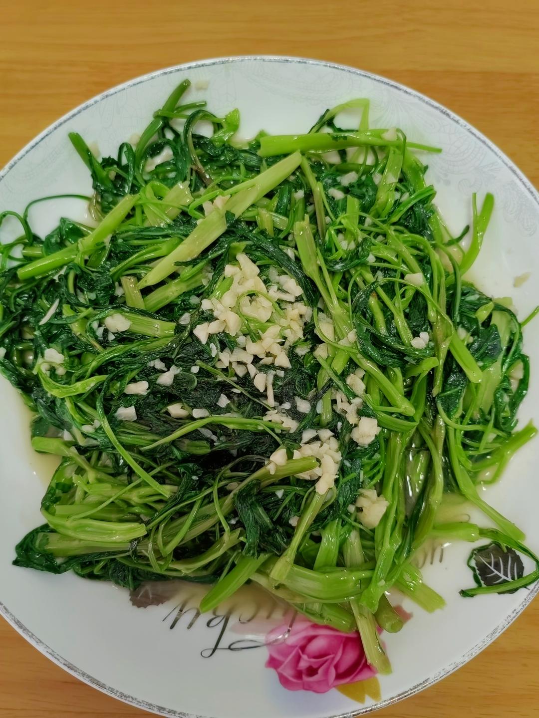 排毒通便的蒜蓉炒通菜