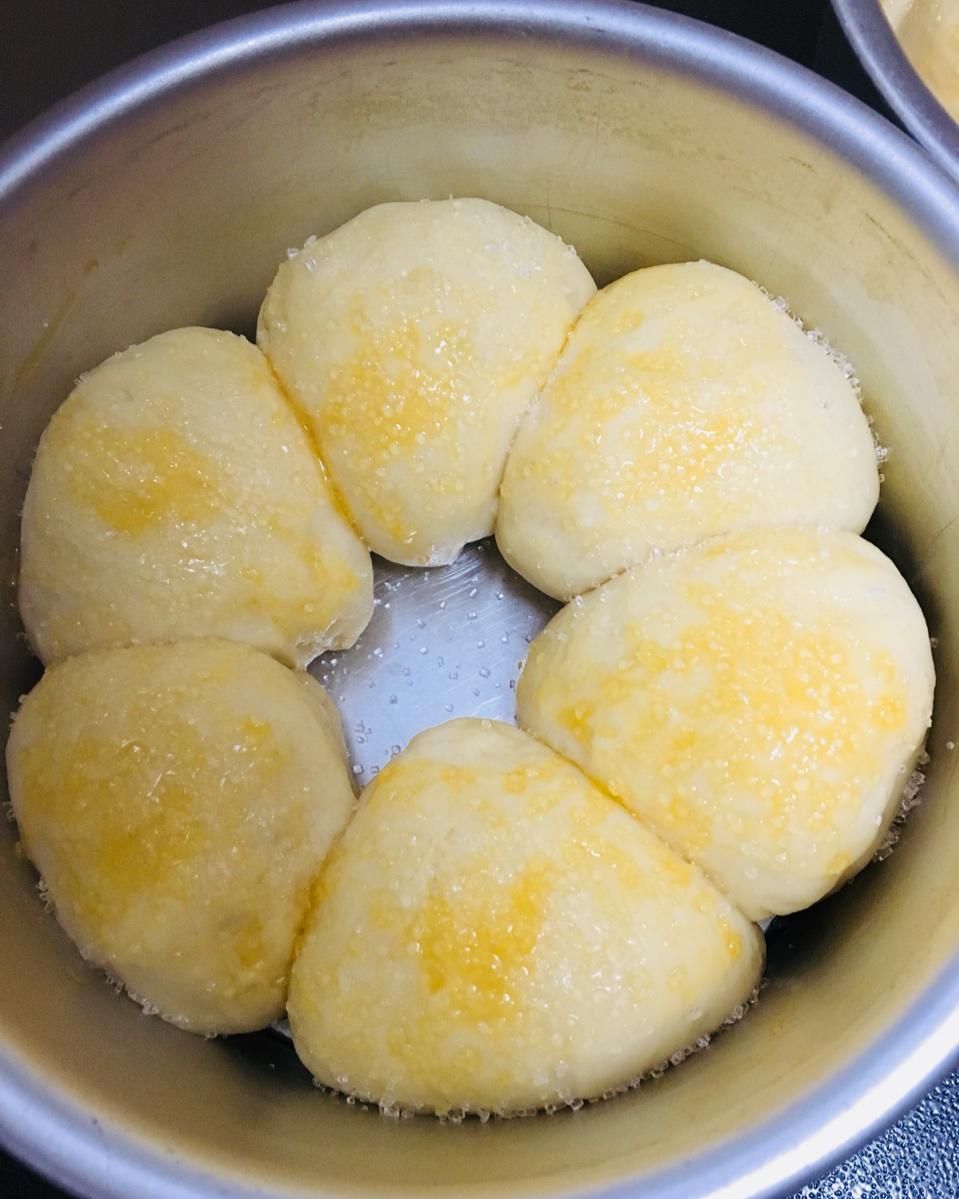 牵驴老太婆做的糯米粉小餐包