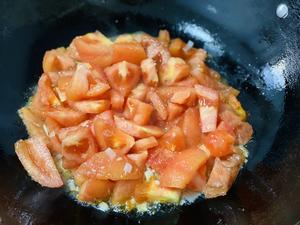 肥牛金针菇番茄汤的做法 步骤6