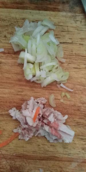 不油不腻的营养菠菜汤的做法 步骤2