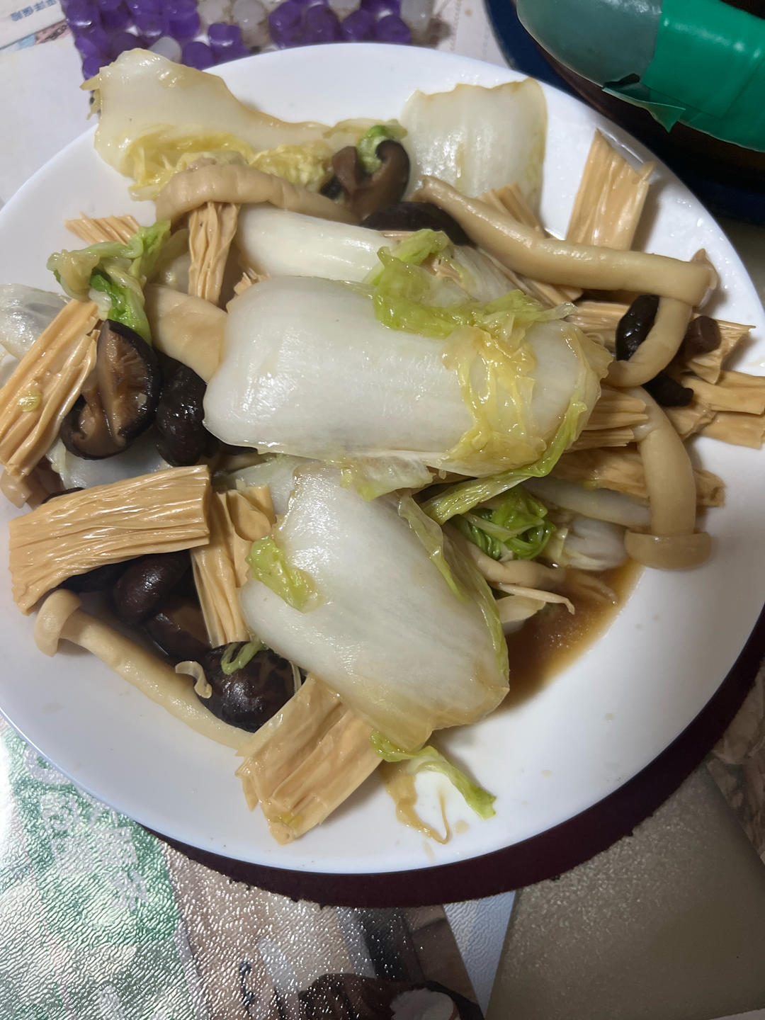 纯素食不含五辛：香菇奶白菜