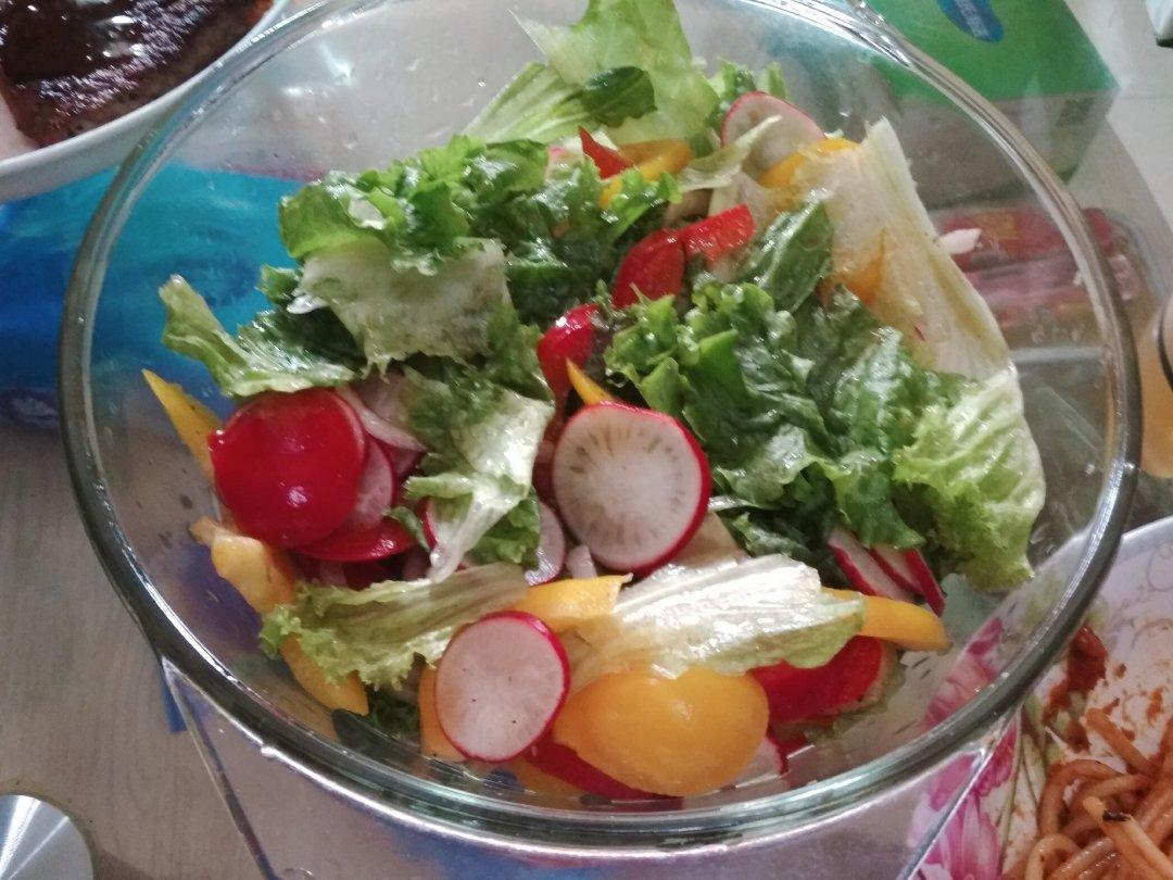 油醋汁蔬菜沙拉，低卡简单美貌的一百种做法