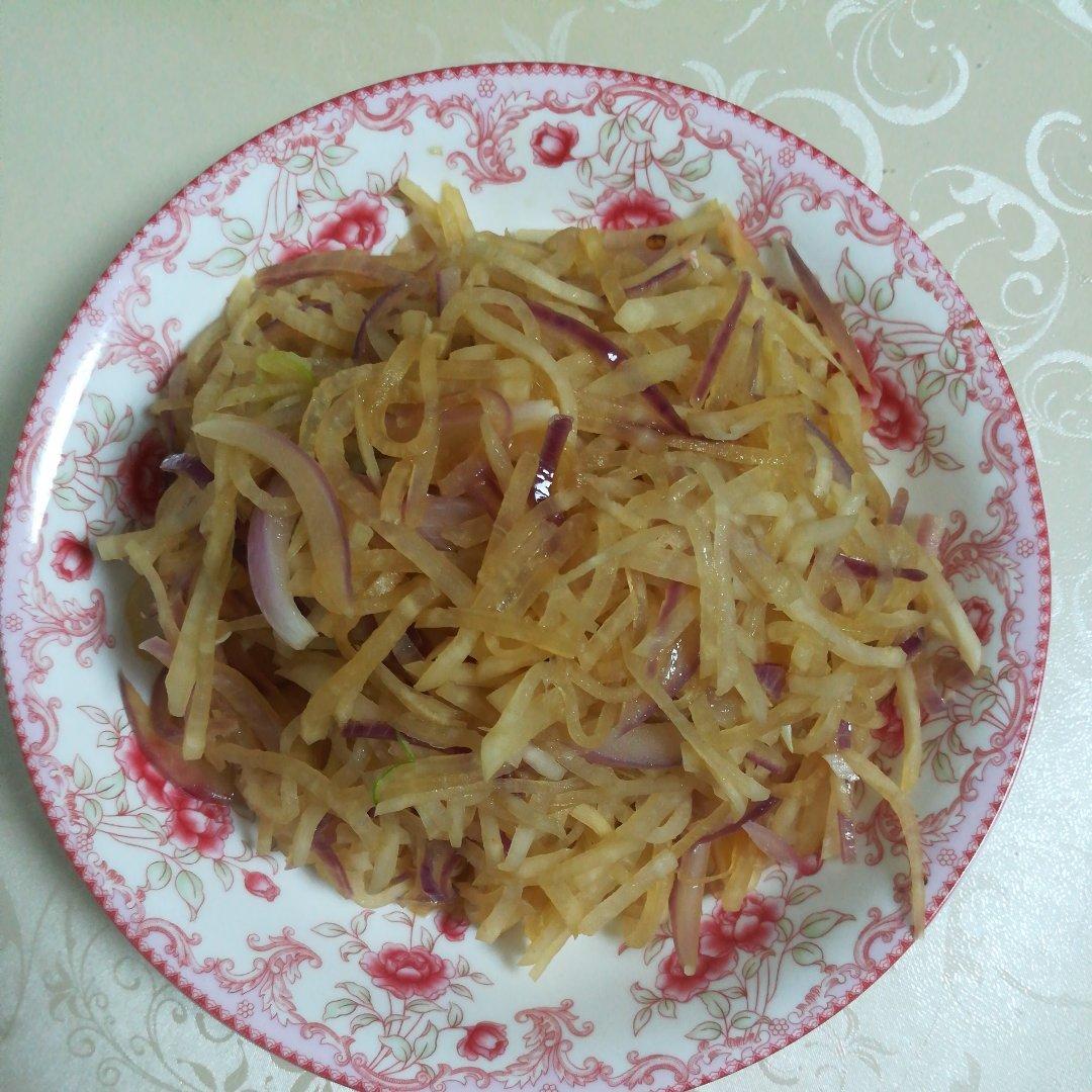 董太的私房菜--洋葱炒白萝卜丝