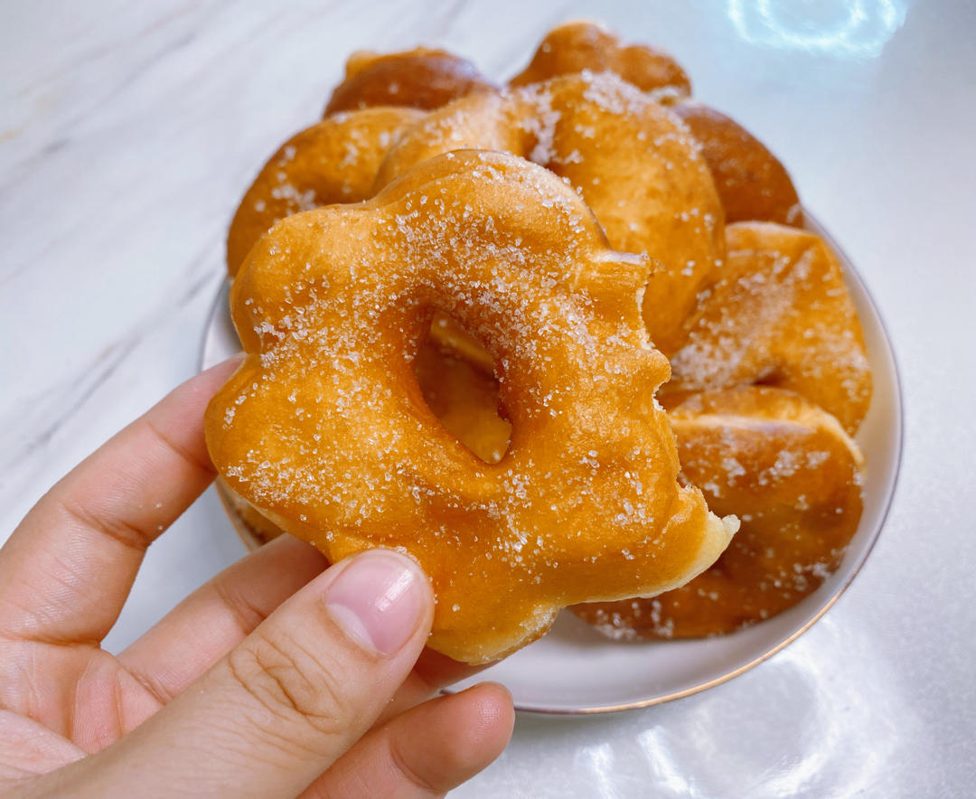 🍩超快手一小时低糖无需烤箱的甜甜圈（详细视频）