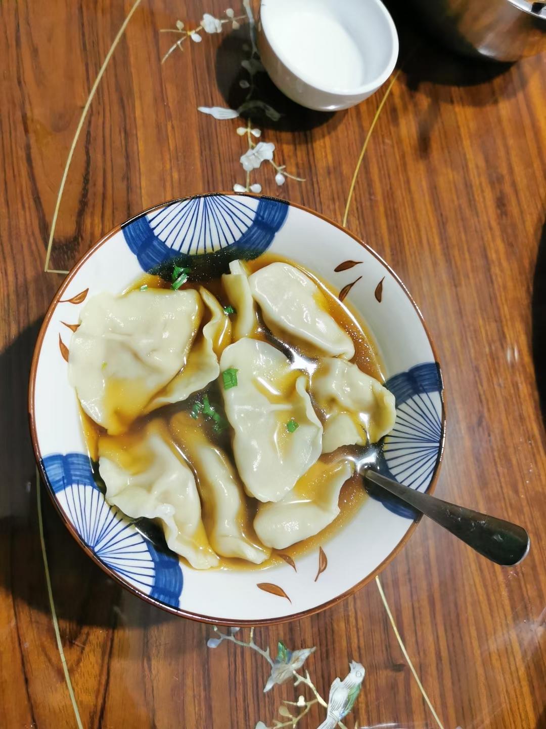 给儿子蒸快手早餐～三鲜三叶饺子