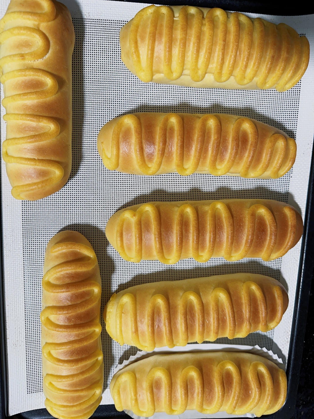 视频🐛经典｜毛毛虫面包｜美味松软｜奶味浓郁｜一口一个满足