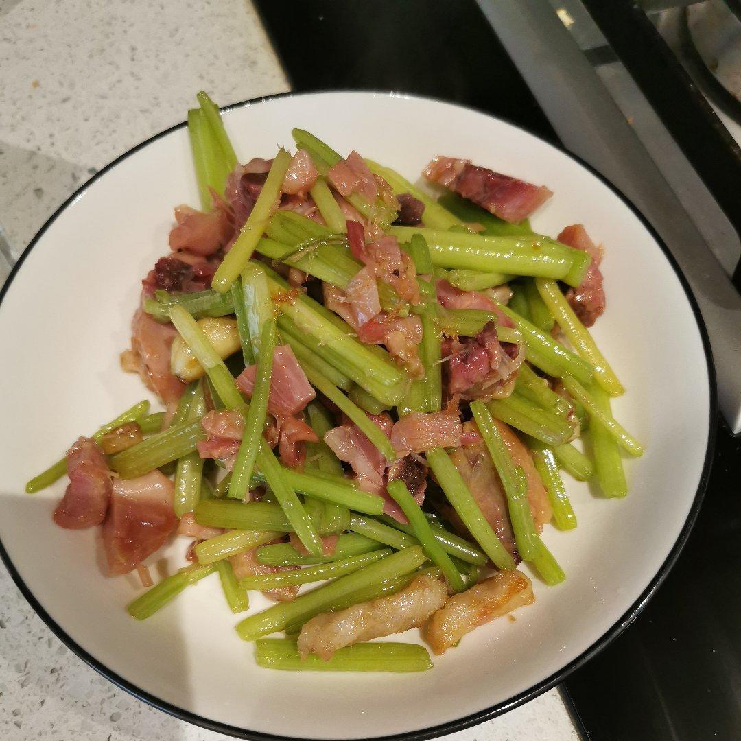 西芹炒鸡肉