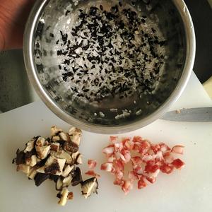 香菇腊肠焖紫米饭的做法 步骤1