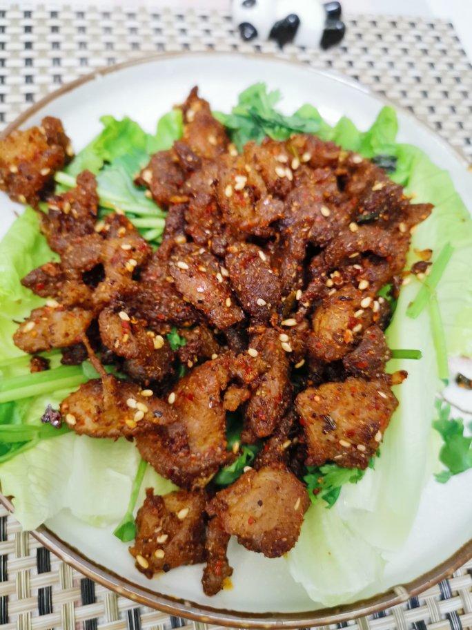 烟火气的嘟嘟酱做的吃不到膻味的比烧烤更好吃的孜然羊肉