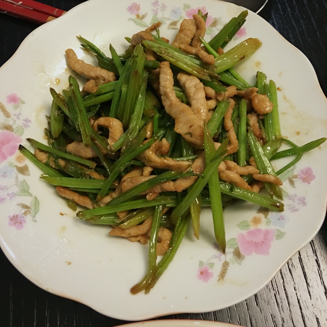 芹菜炒肉片