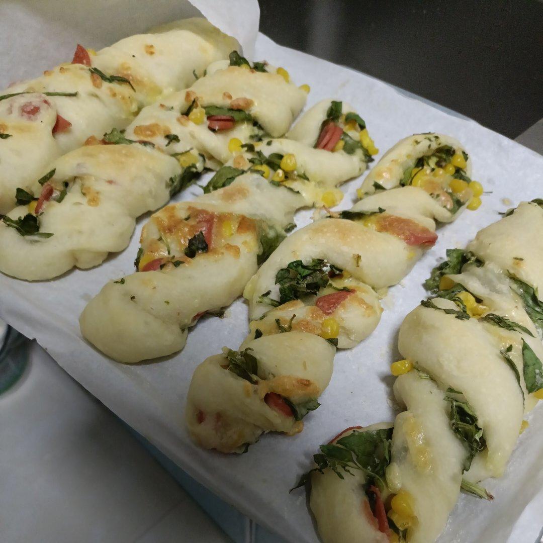 💚腊肠菠菜芝士🧀️🥬
恰巴塔扭扭棒