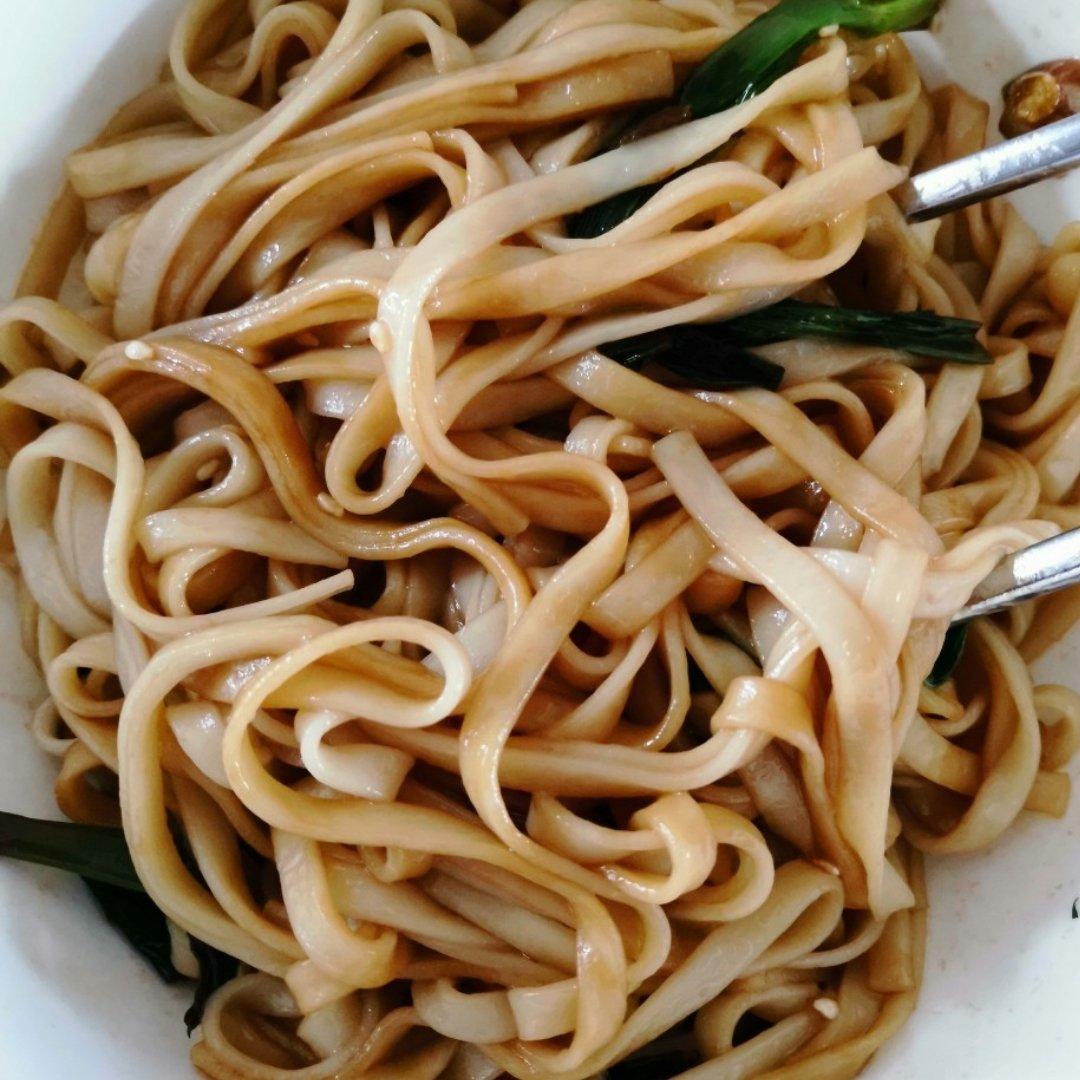 10分钟搞定的一碗葱油拌面