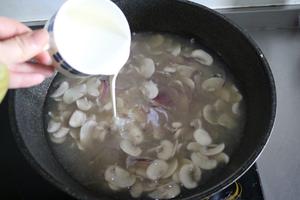 奶油蘑菇浓汤的做法 步骤10