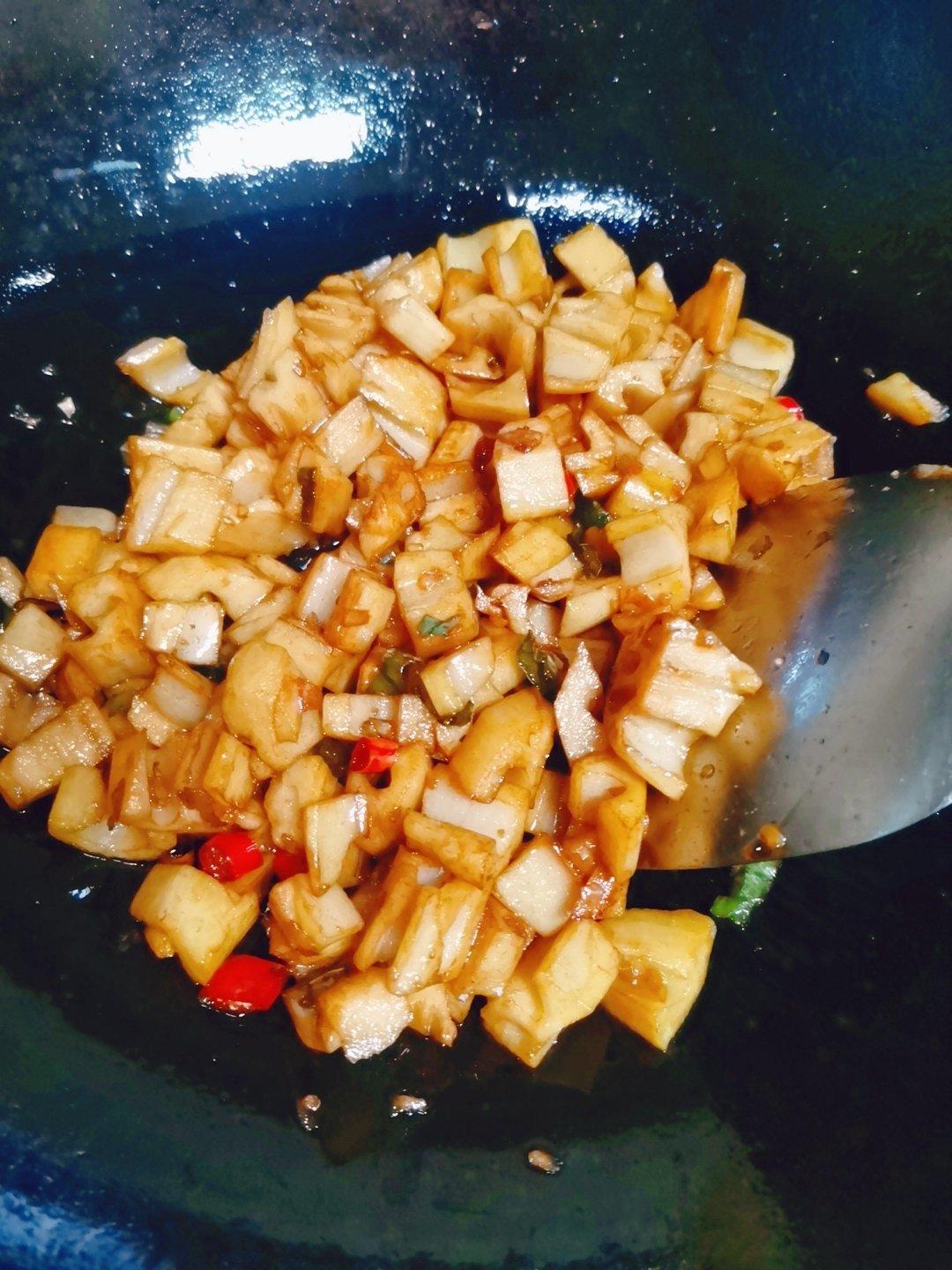 家常快手菜小炒藕丁真香