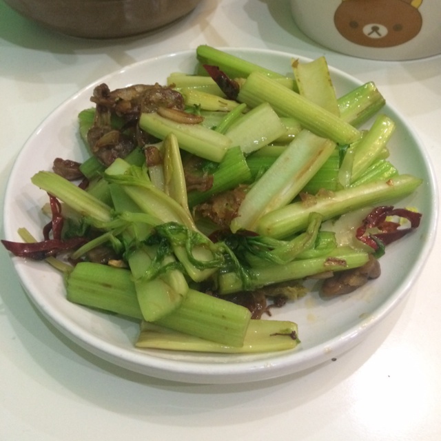 炝炒芹菜
