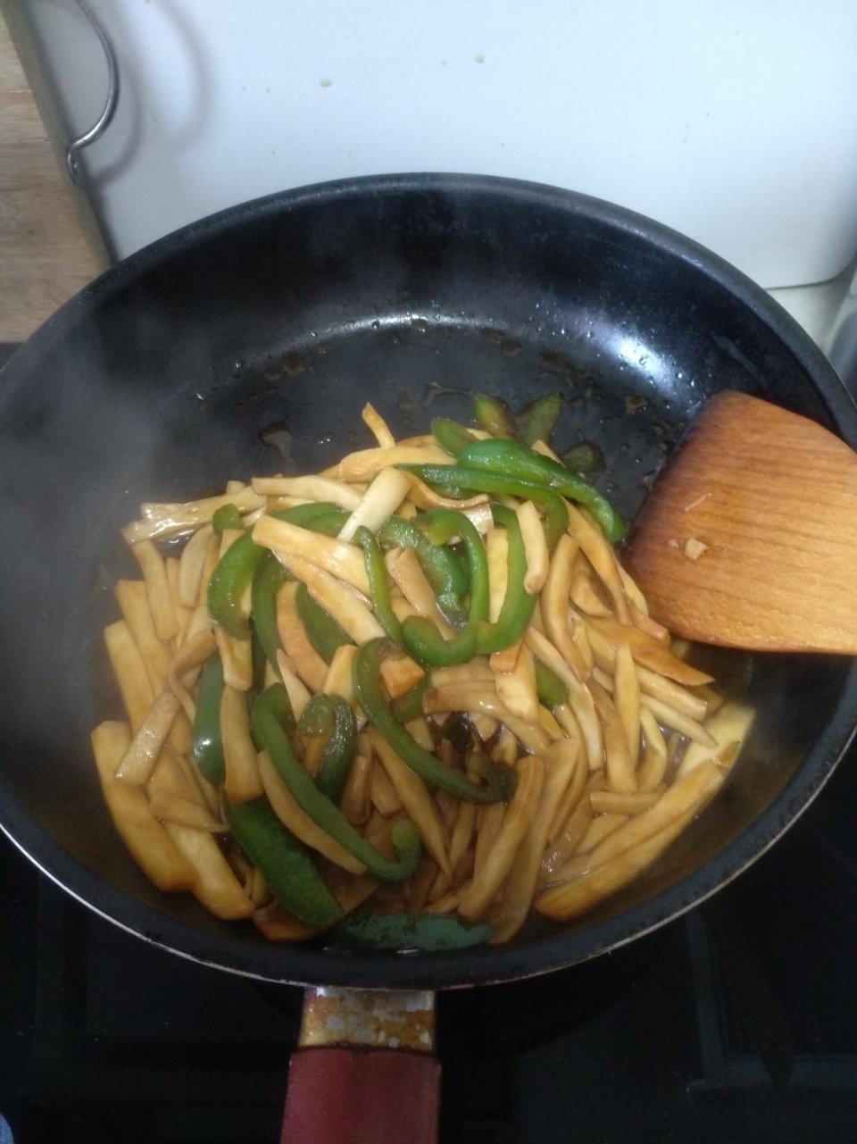 青椒素炒杏鲍菇