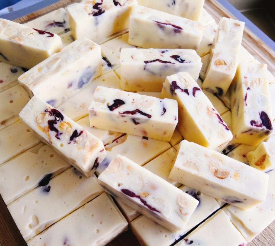 蔓越莓牛轧糖的做法