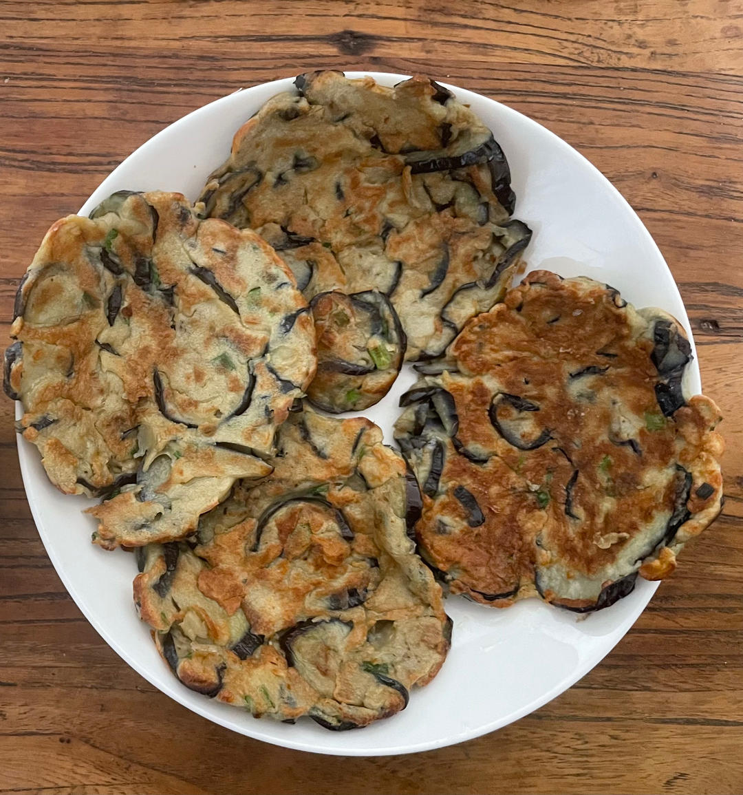 金黄诱人茄子鸡蛋饼