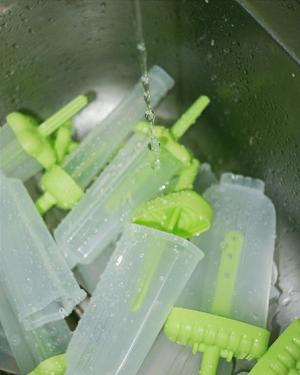 西瓜牛奶冰棒/芒果牛奶冰棒的做法 步骤1