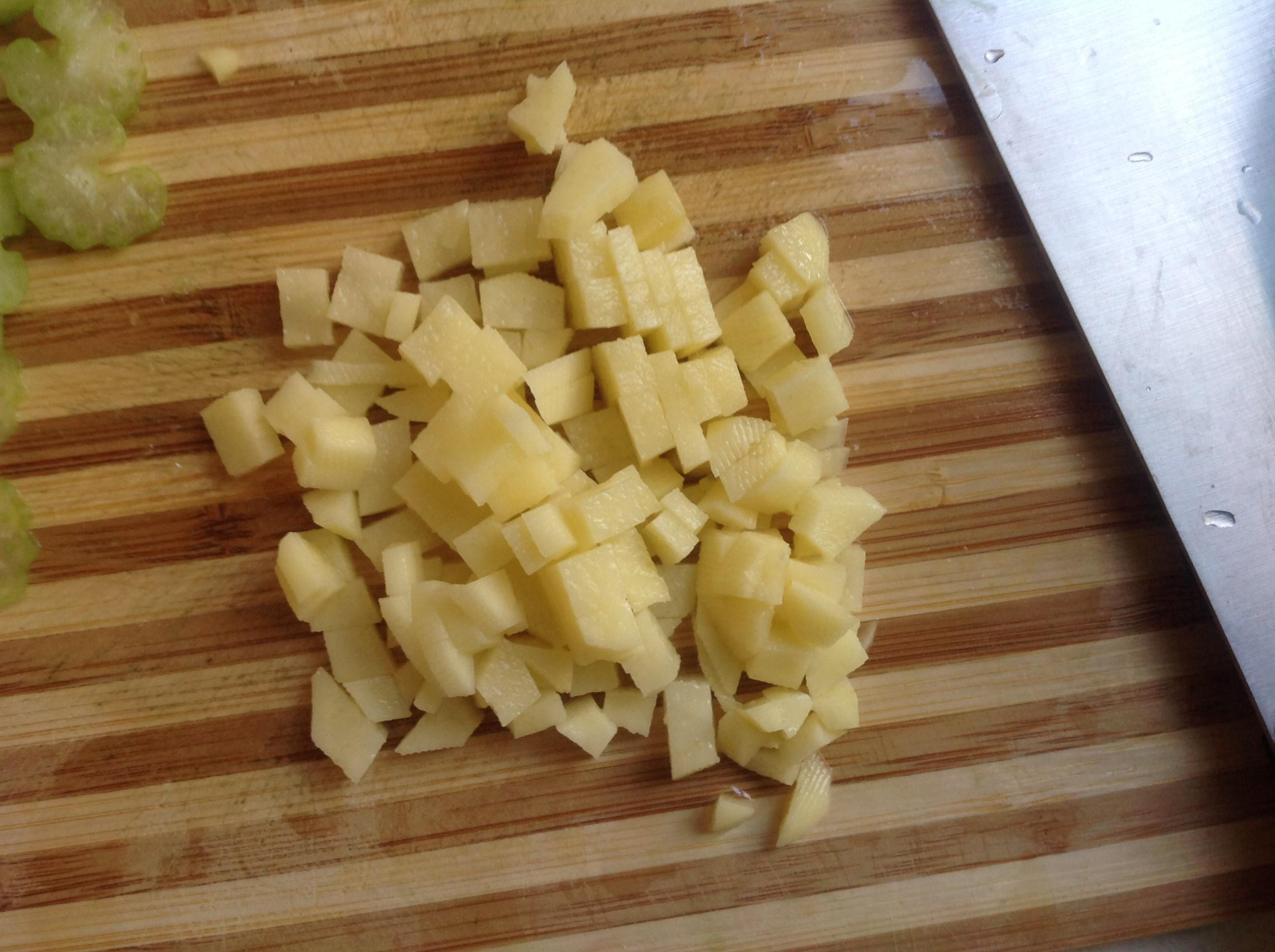 【快手辅食】西芹土豆焖豆干（10m+）的做法 步骤4