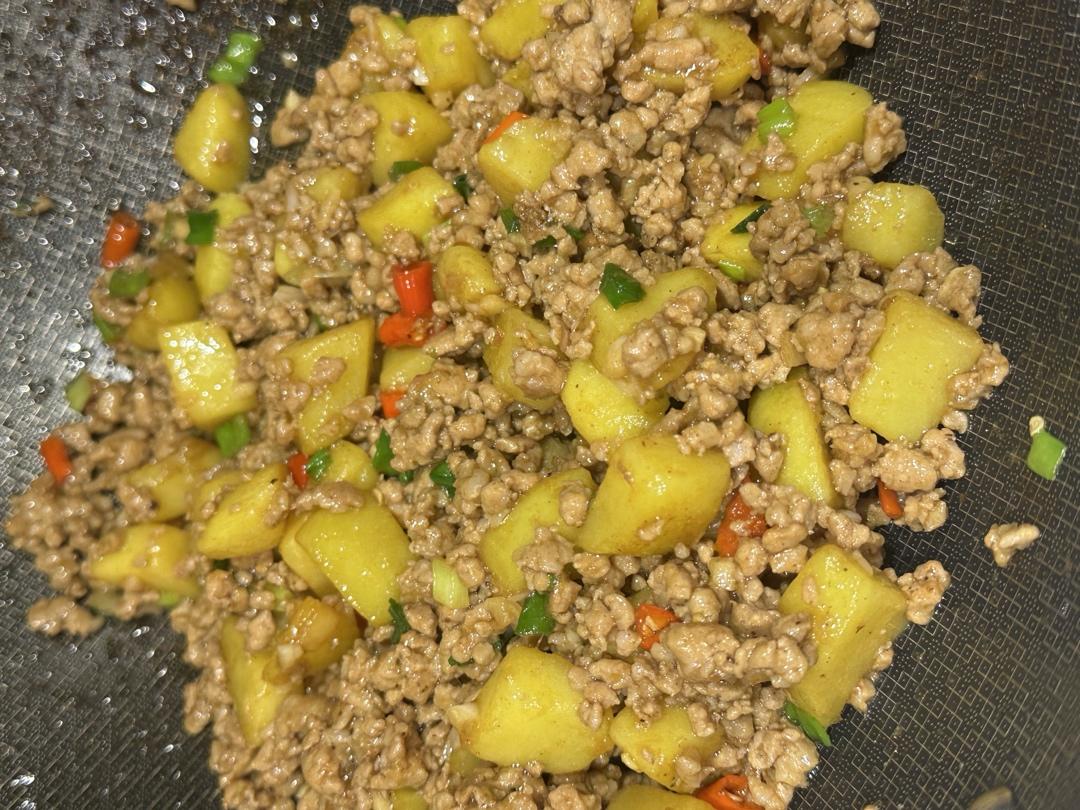 超级下饭的肉沫炒土豆！