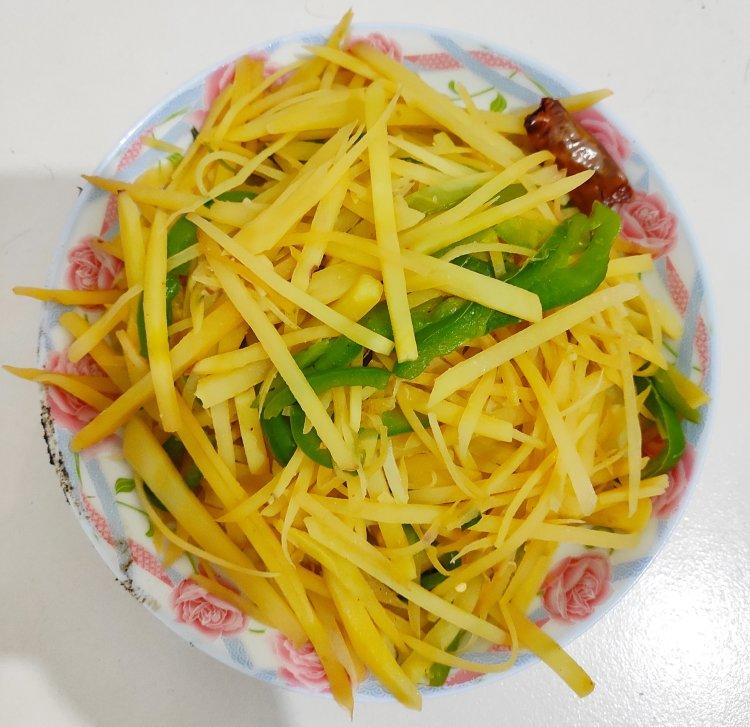 厨师长教你：“炝炒土豆丝”的家常做法，口感爽脆