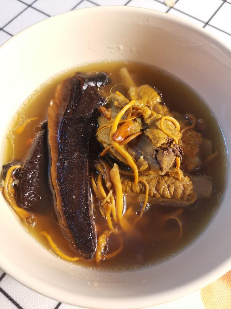 让免疫力提升的灵芝虫草百合排骨汤的做法