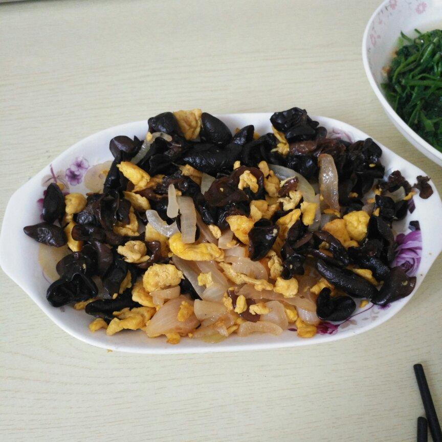 木耳炒鸡蛋 Wood ear Mushrooms with Egg