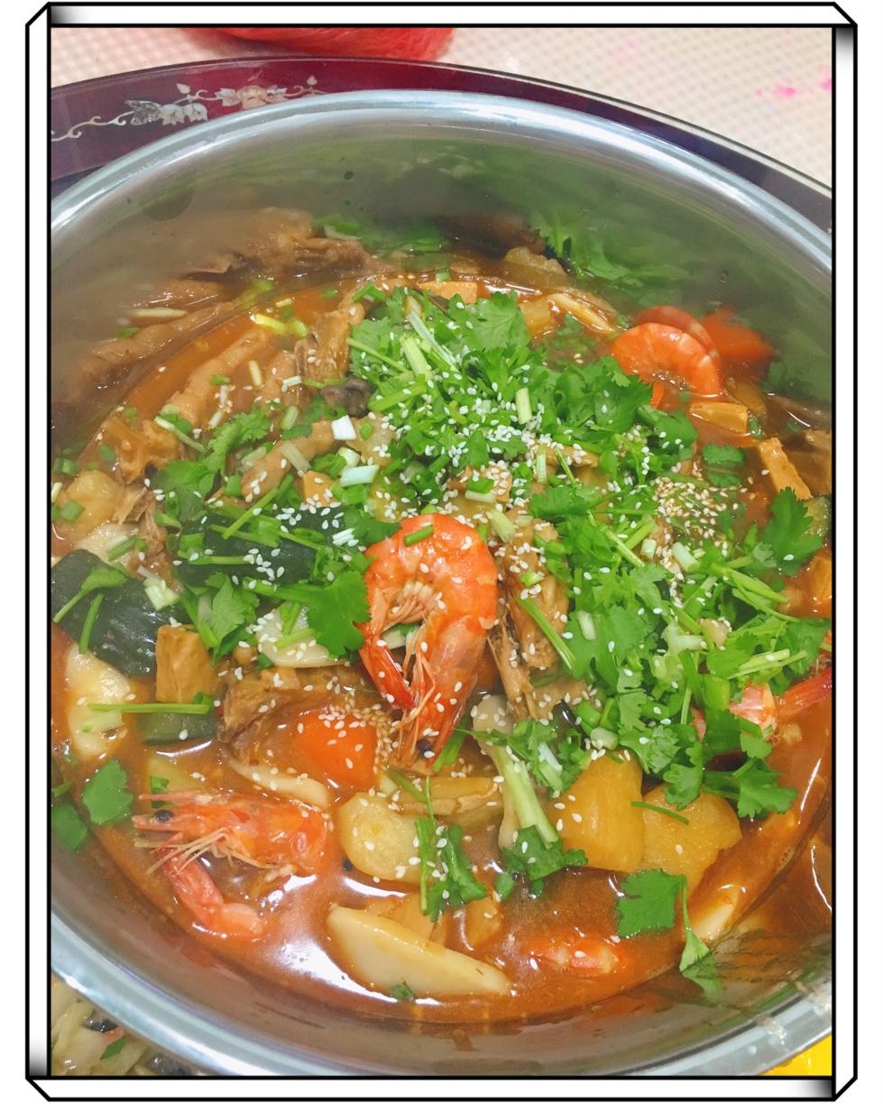 超简单的明虾鸡爪煲