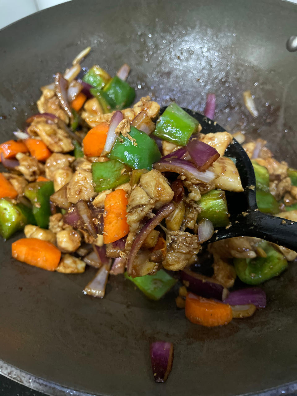 爆炒鸡腿丁