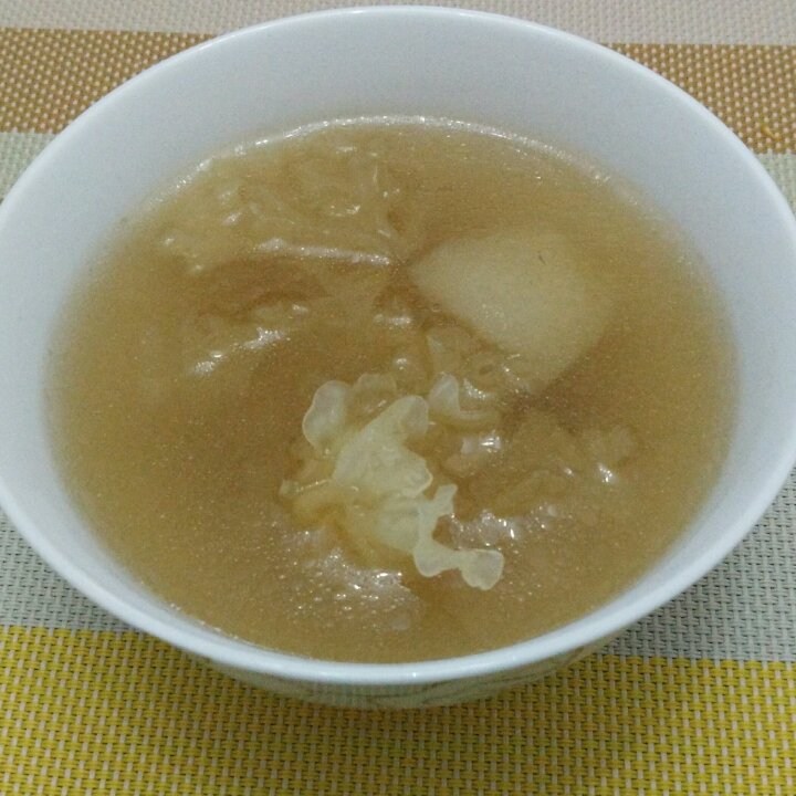 银耳雪梨炖瘦肉