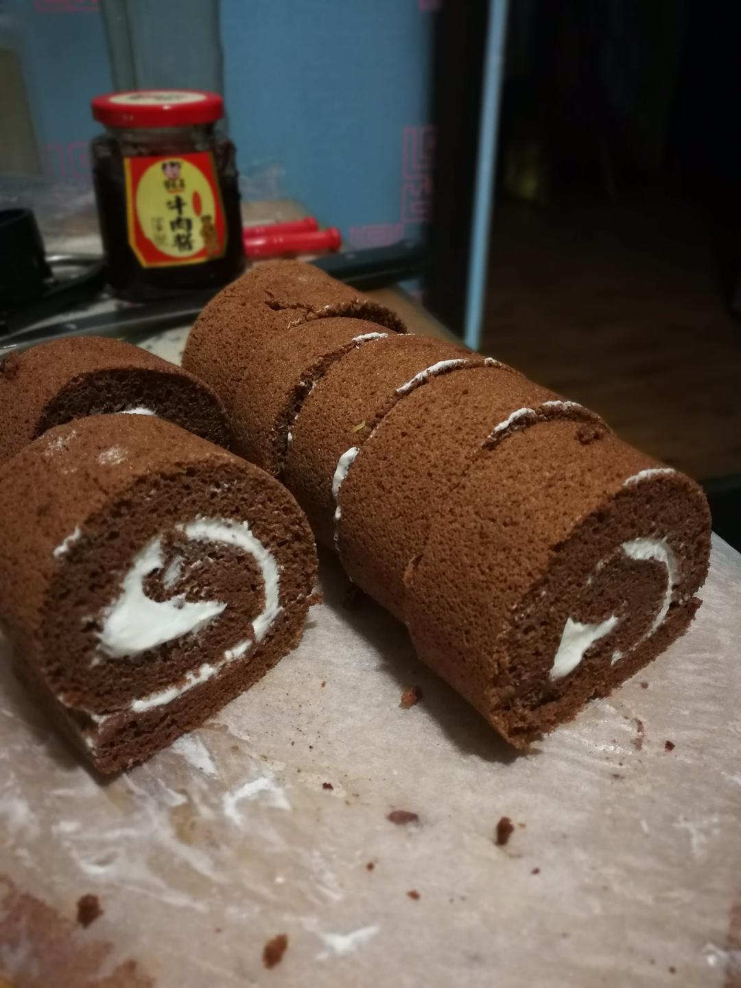 酉酉妈3898做的超浓郁卷不裂的巧克力蛋糕卷