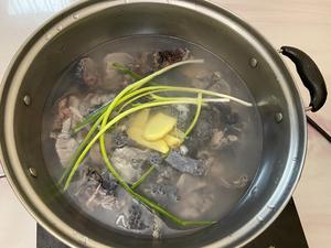 山药红枣枸杞乌鸡汤的做法 步骤1