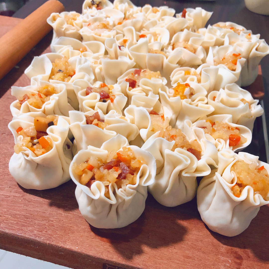 好好次饭啾啾啾做的饺子皮咸蛋黄烧麦