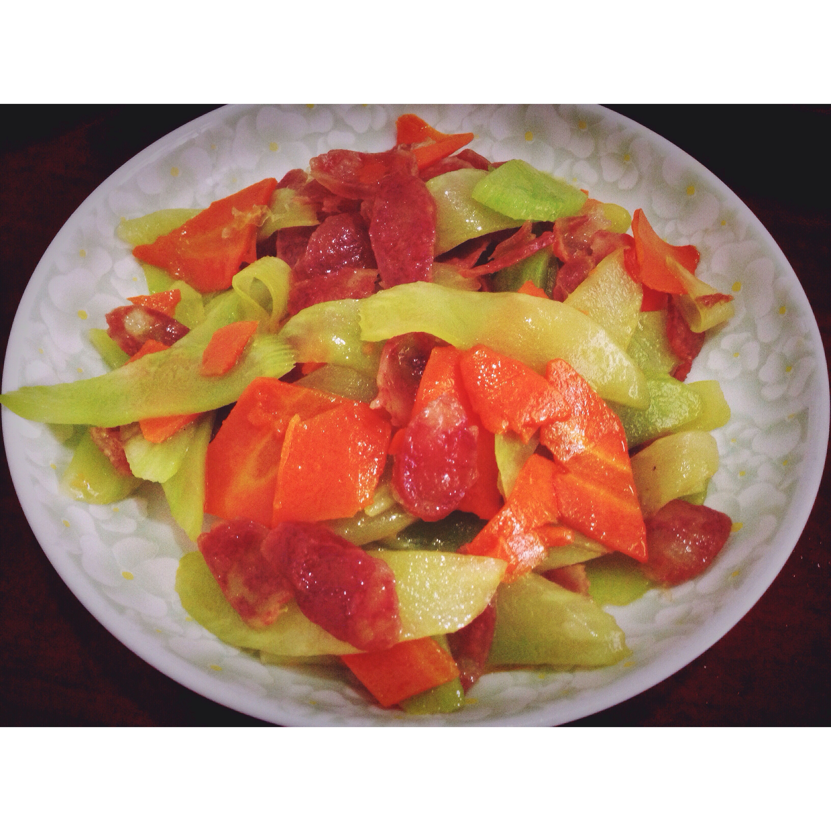 莴笋胡萝卜炒腊肠