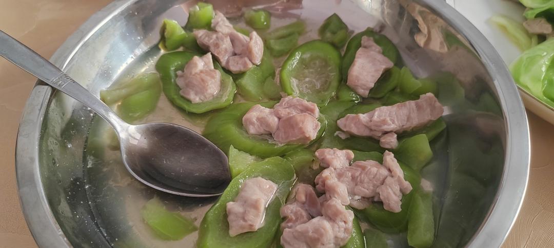 夏日清爽不油腻—丝瓜蒸肉片