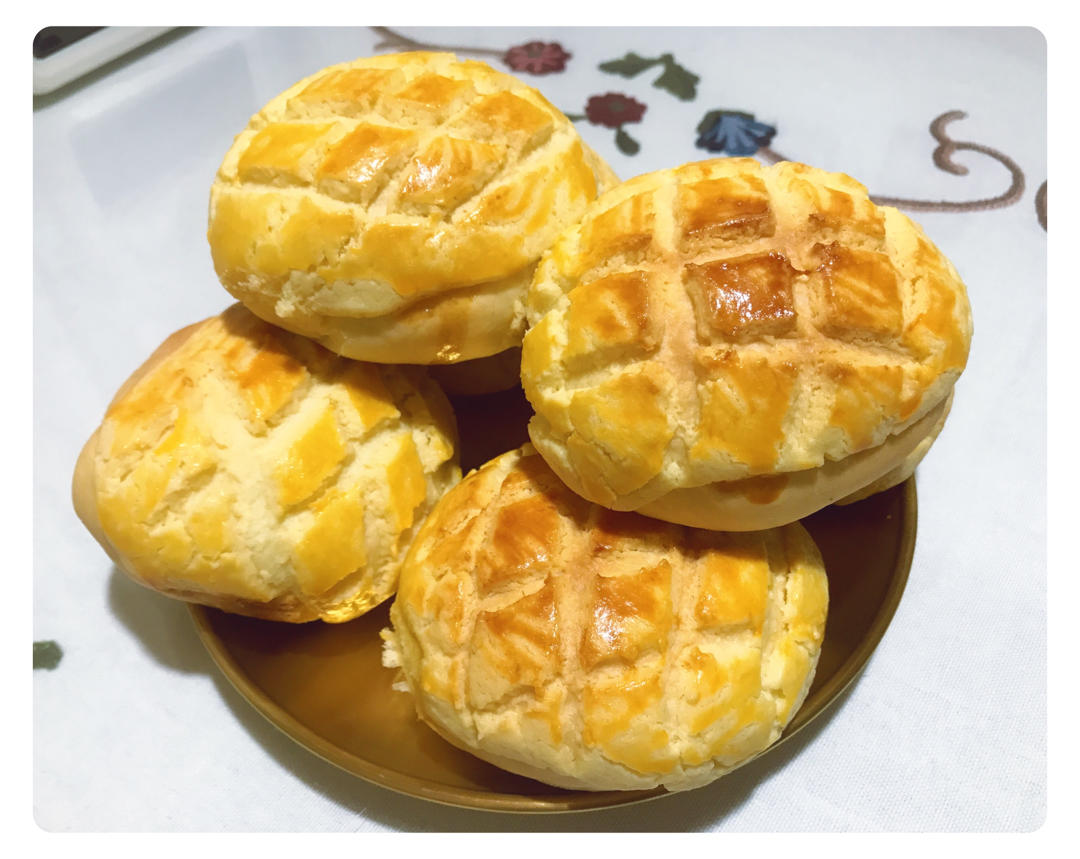好吃到炸裂的港式菠萝包（附带制作酥皮的小视频）