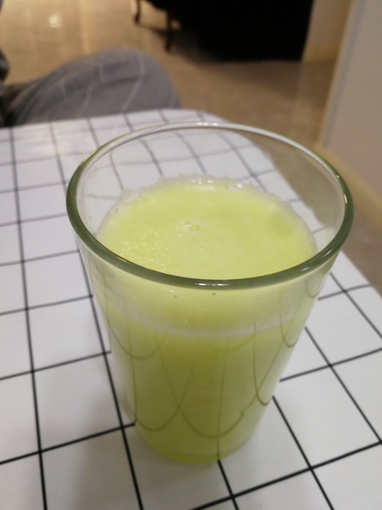 瘦身苹果黄瓜汁的做法 步骤2