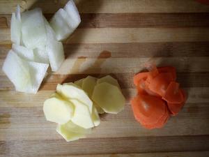 宝宝辅食--土豆胡萝卜炖冬瓜的做法 步骤1