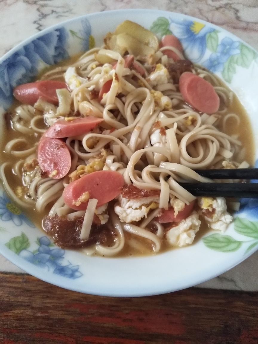 鸡蛋火腿肠面