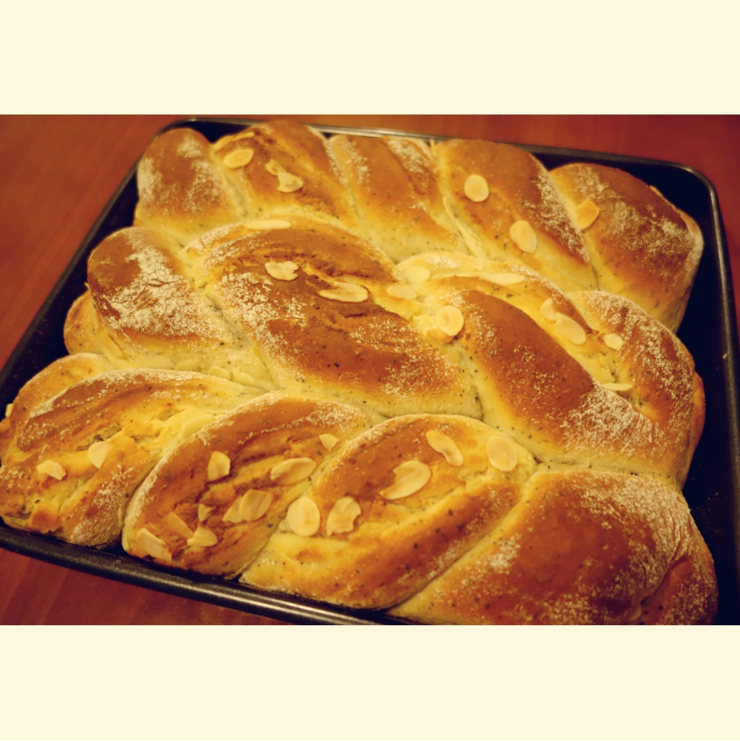 伯爵杏仁乳酪卷