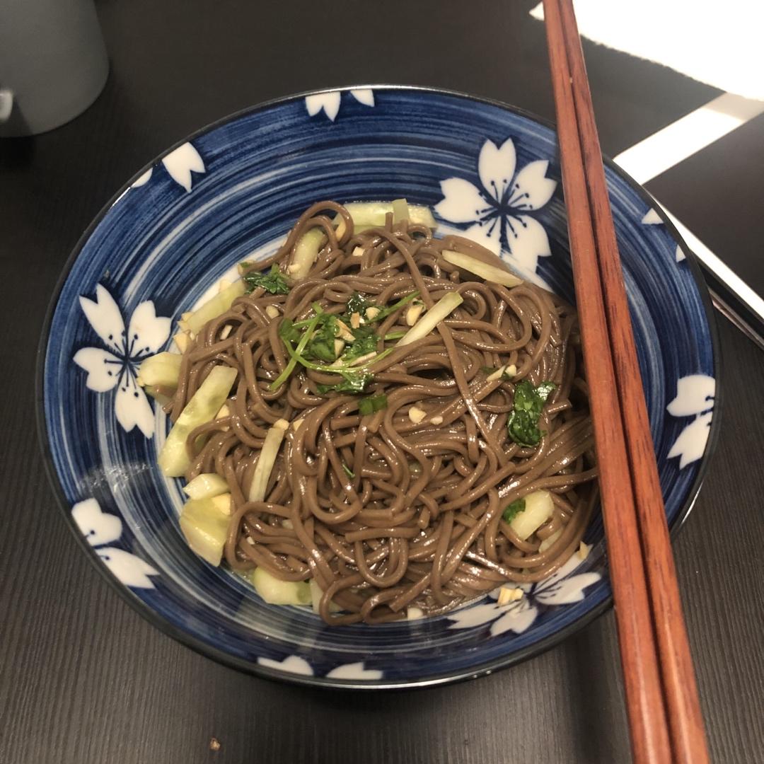 低脂冬季不长肉🔆解馋又开胃的酸辣拌荞麦面